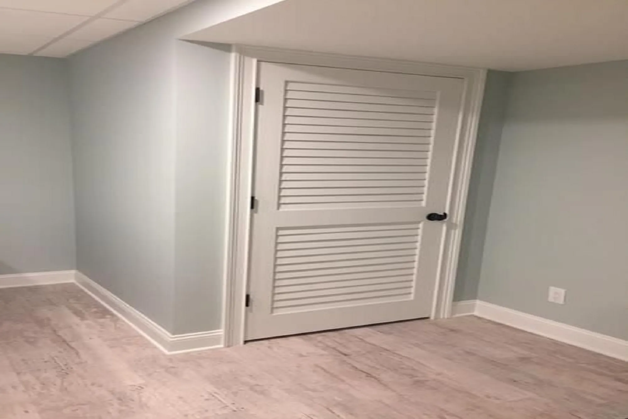 Louvered Doors 