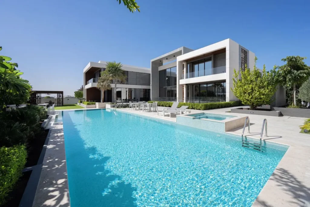 Swimming Pool In Dubai Climate