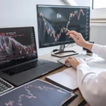 CFDs vs Traditional Trading What Works Best for UAE Residents