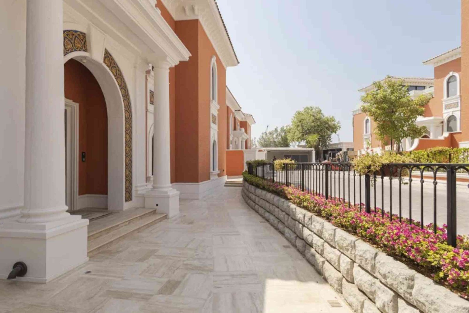 Buying Luxury Real Estate in Dubai Through an Agency How Professional Guidance Shapes Premium Acquisition